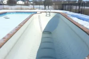 esvaziar piscina antes do inverno