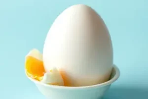 ovo de galinha inteiro cozido